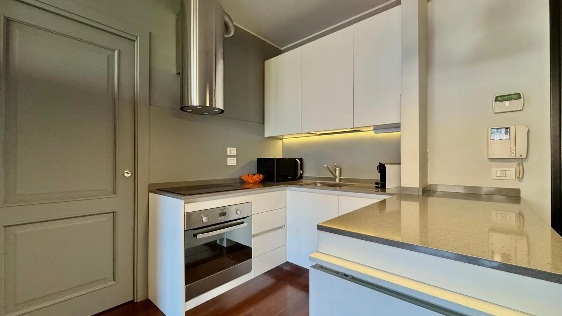 Modern Navigli Apartment Милан